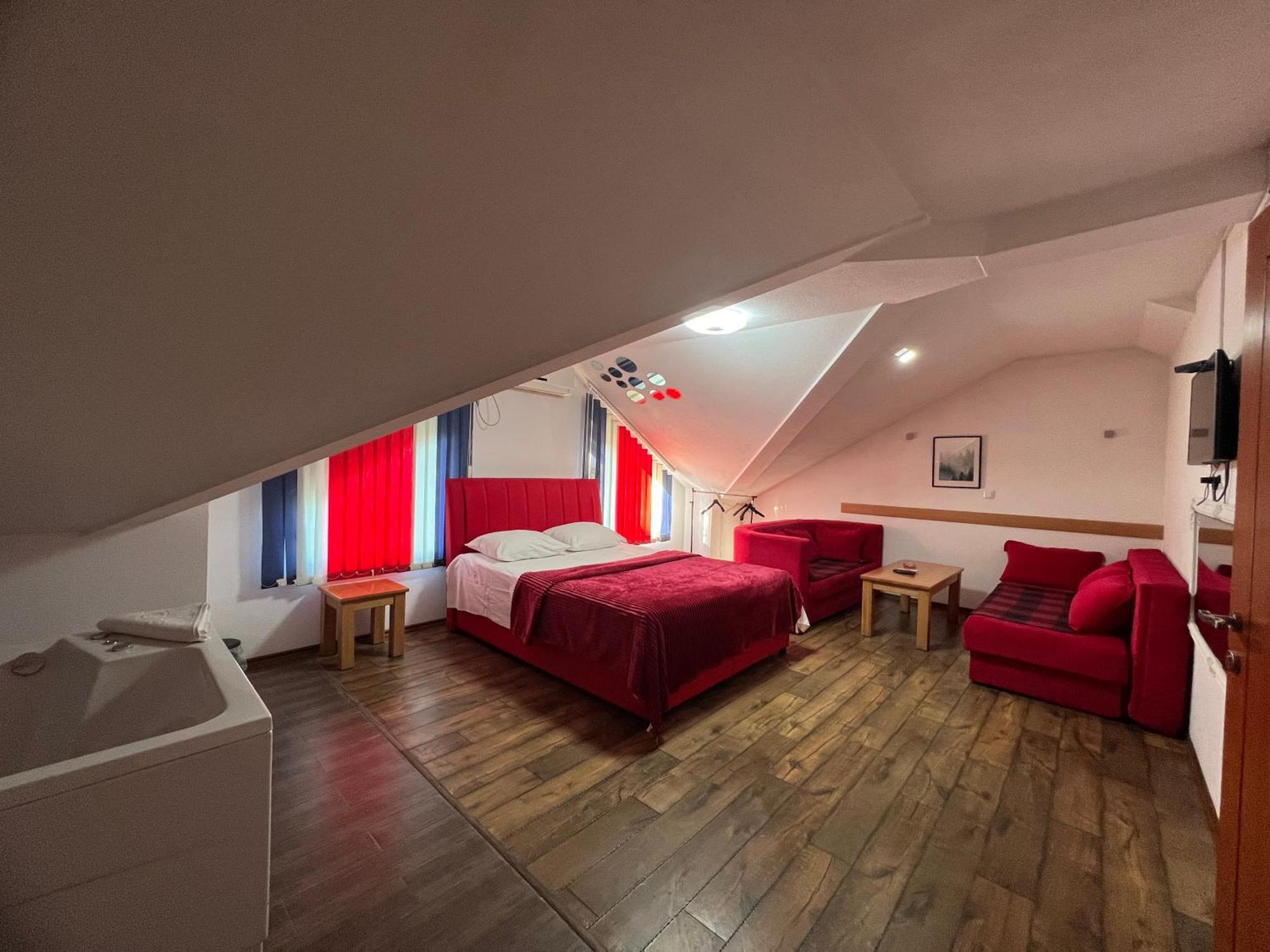 Prenociste Samir Hotel Gradacac ภายนอก รูปภาพ