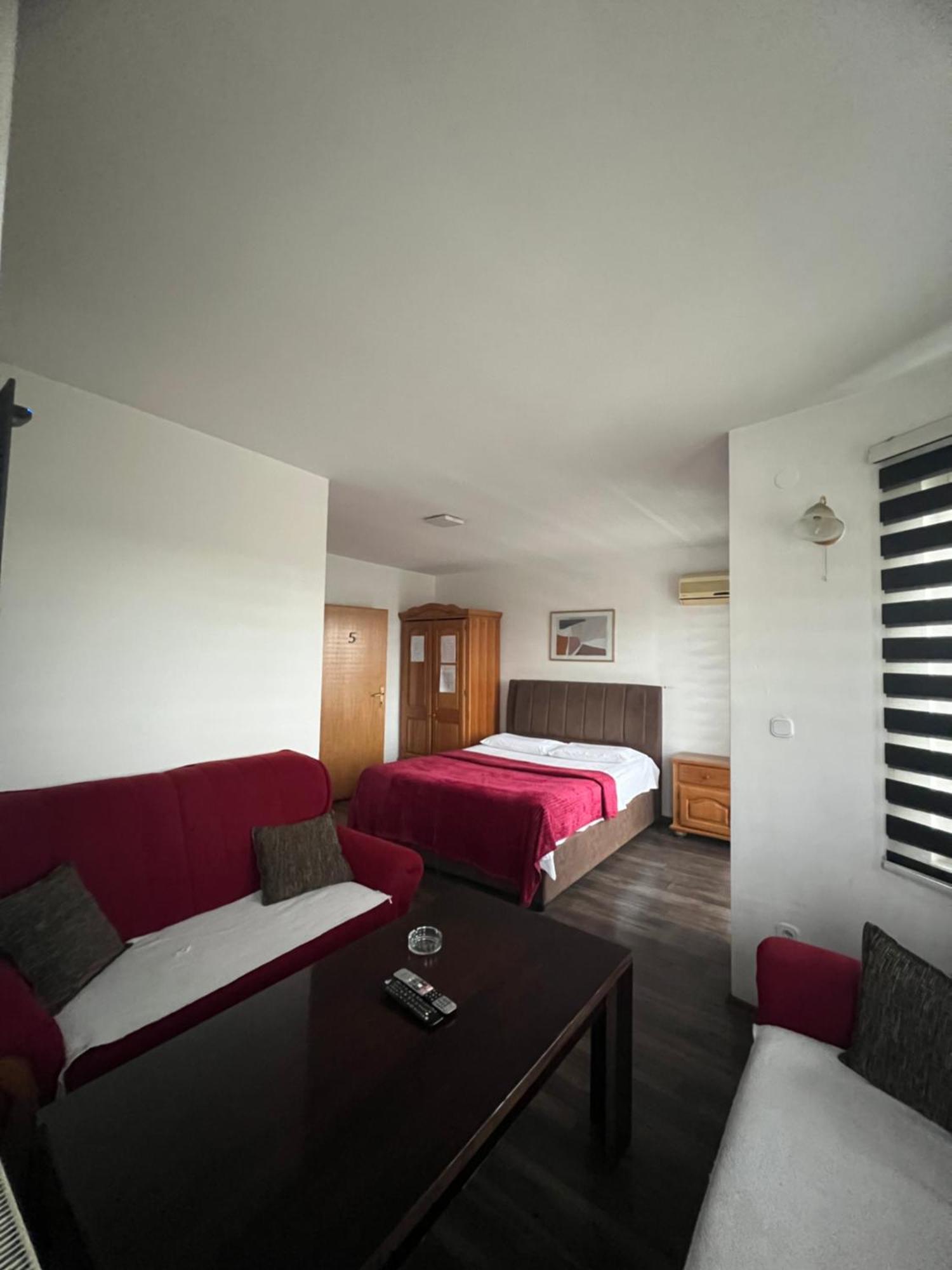Prenociste Samir Hotel Gradacac ภายนอก รูปภาพ